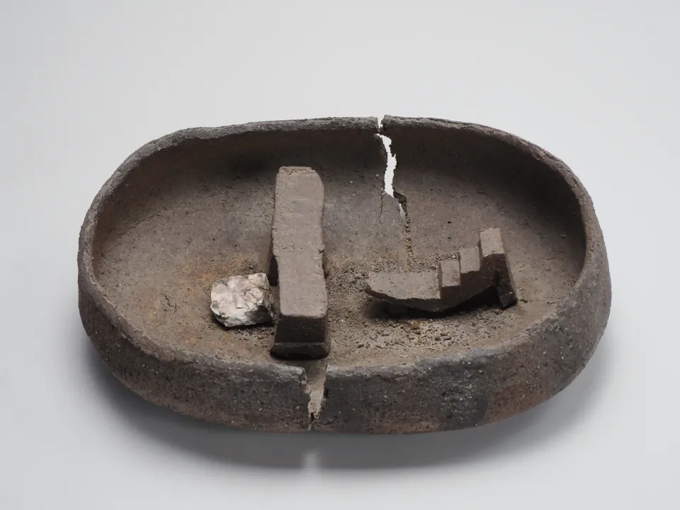 伊藤慶二 Keiji Ito 場  Place 陶  ceramic h.14.5 × w.43.3 × d.33.5 cm ©︎Keiji Ito