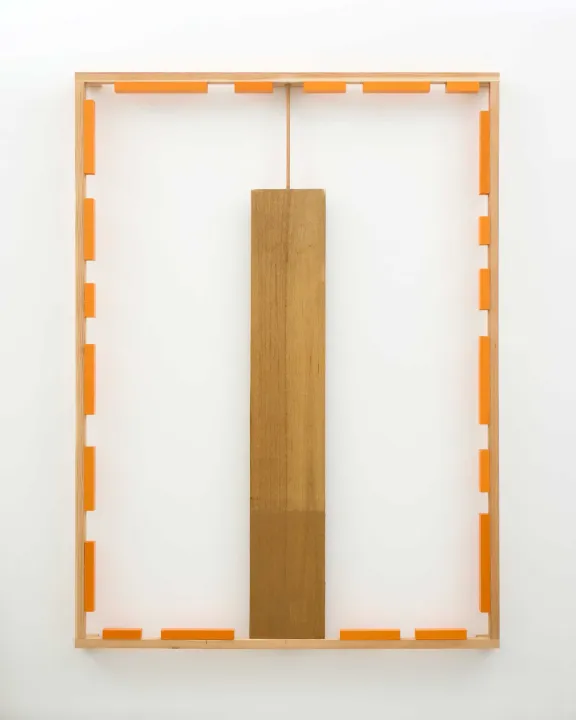 素空   Elemental Space, 2023, wood, acrylic, h.188.2 x w.139.0 x d.8.5 cm ©️Kishio Suga