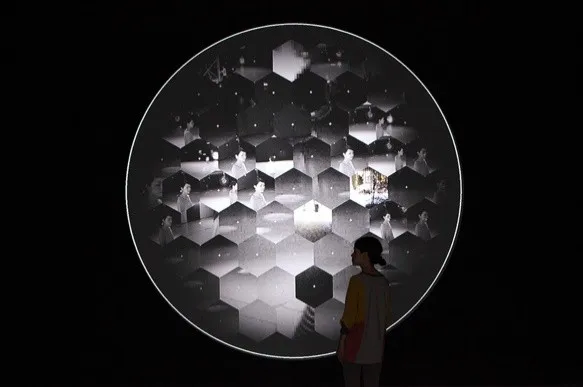 三上晴子《欲望のコード》2010/11年 撮影:木奥恵三 写真提供:NTTインターコミュニケーション・センター [ICC]